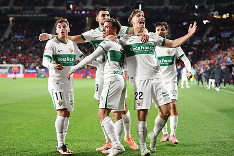 إلتشي ينتصر ويقتحم المربع الذهبي.. وفوز متأخر لإشبيلية في الليجا